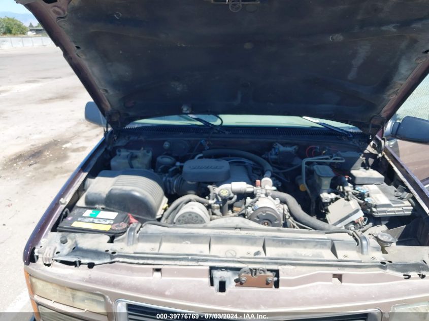 1996 GMC Suburban K2500 VIN: 1GKGK26J6TJ747142 Lot: 39776769