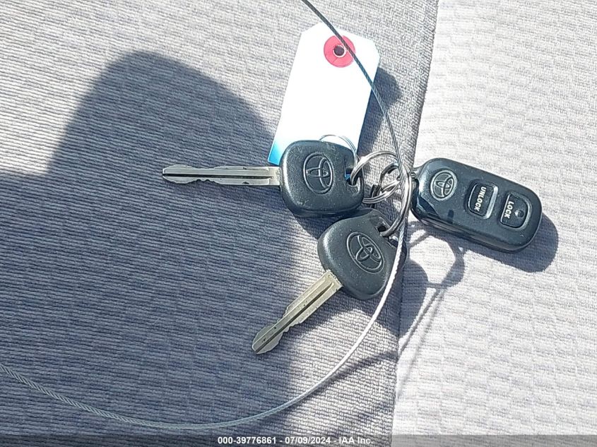 2005 Toyota Corolla Le VIN: 2T1BR32E05C471555 Lot: 39776861