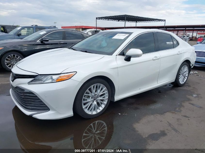 4T1B11HK5JU083156 2018 TOYOTA CAMRY - Image 2