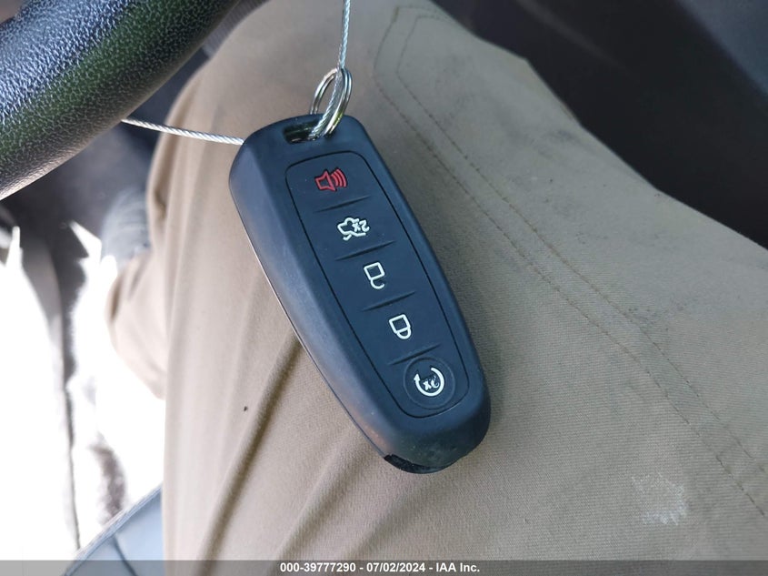 2014 Ford Focus Titanium VIN: 1FADP3N25EL410233 Lot: 39777290