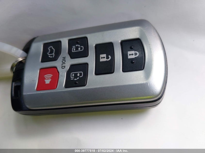 2020 Toyota Sienna Xle VIN: 5TDYZ3DC2LS031427 Lot: 39777518