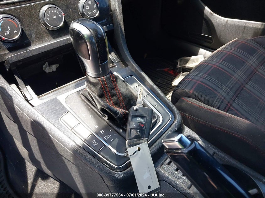 2015 VOLKSWAGEN GOLF GTI 2.0T S 4-DOOR - 3VW4T7AU6FM008691