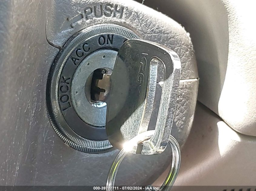 2003 Toyota Camry Le VIN: 4T1BE32K33U725613 Lot: 39777711