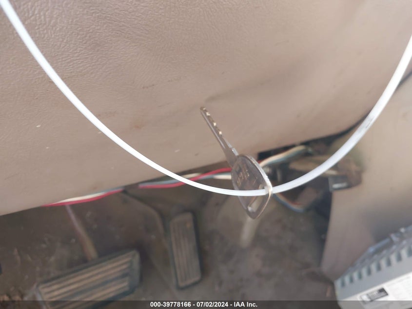 2002 Chevrolet Silverado K1500 VIN: 2GCEK19T721372364 Lot: 39778166