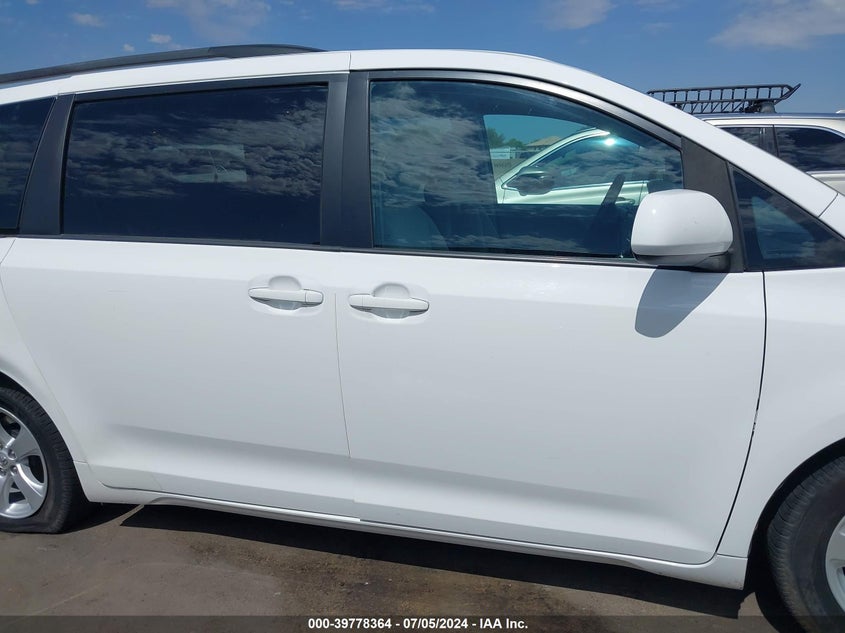 2015 Toyota Sienna Le 8 Passenger VIN: 5TDKK3DC8FS582606 Lot: 39778364