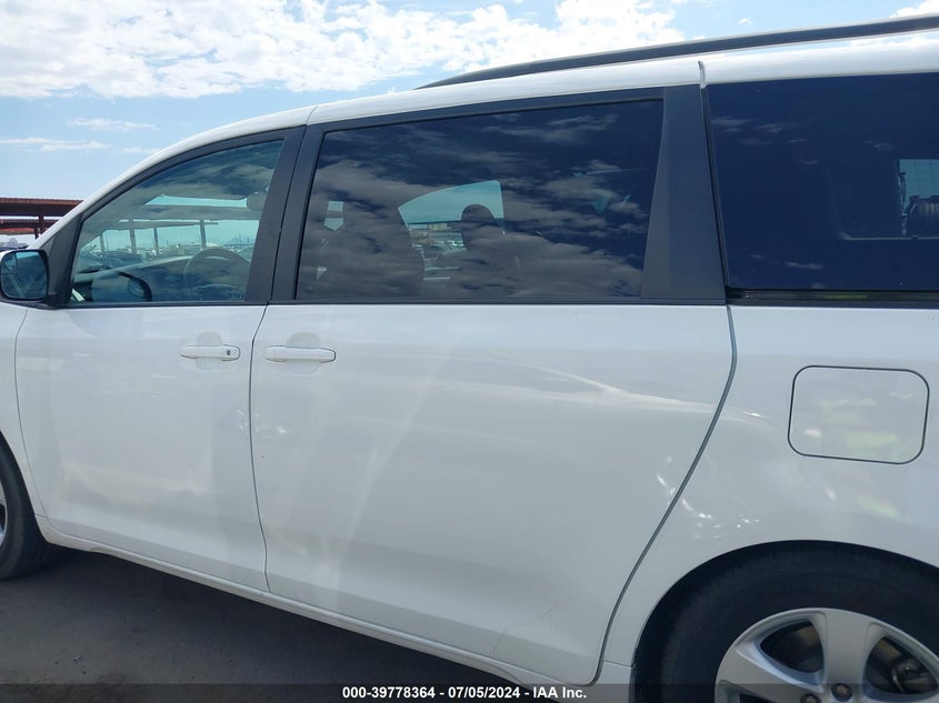 2015 Toyota Sienna Le 8 Passenger VIN: 5TDKK3DC8FS582606 Lot: 39778364