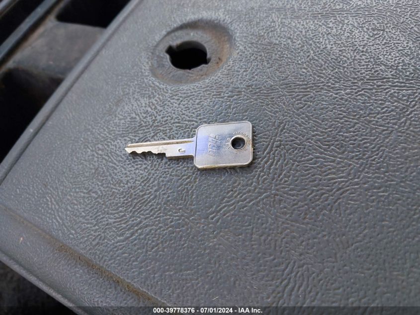 1990 Chevrolet Blazer V10 VIN: 1GNEV18K3LF136067 Lot: 39778376