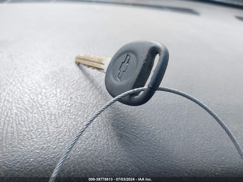 2005 Chevrolet Silverado K1500 VIN: 2GCEK13T151176417 Lot: 39778613