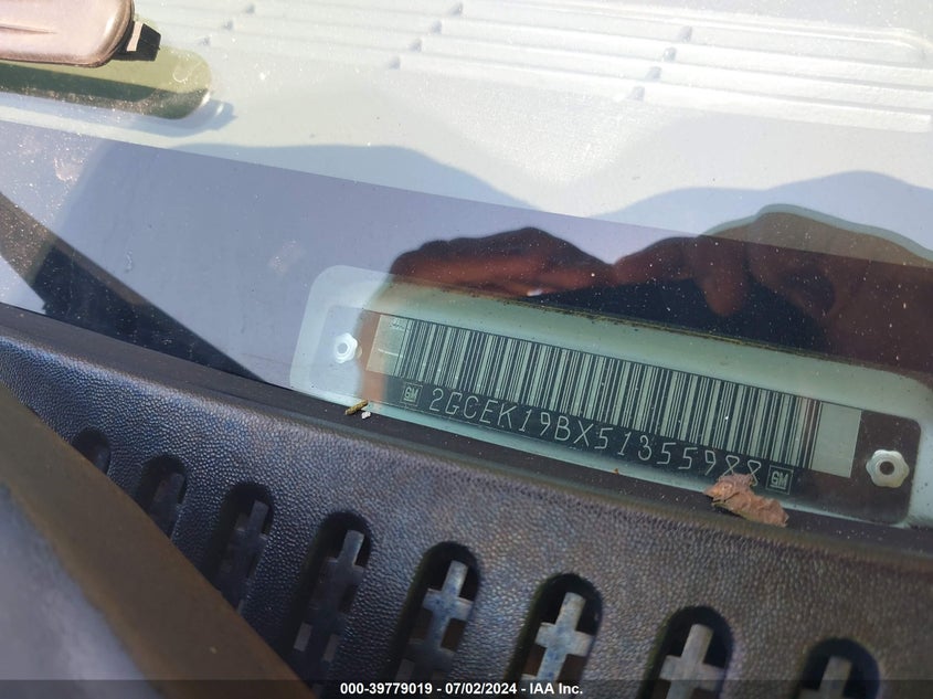 2005 Chevrolet Silverado 1500 Z71 VIN: 2GCEK19BX51355988 Lot: 39779019