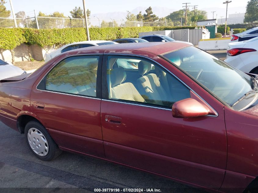 1999 Toyota Camry Le VIN: JT2BG22K2X0270252 Lot: 39779198