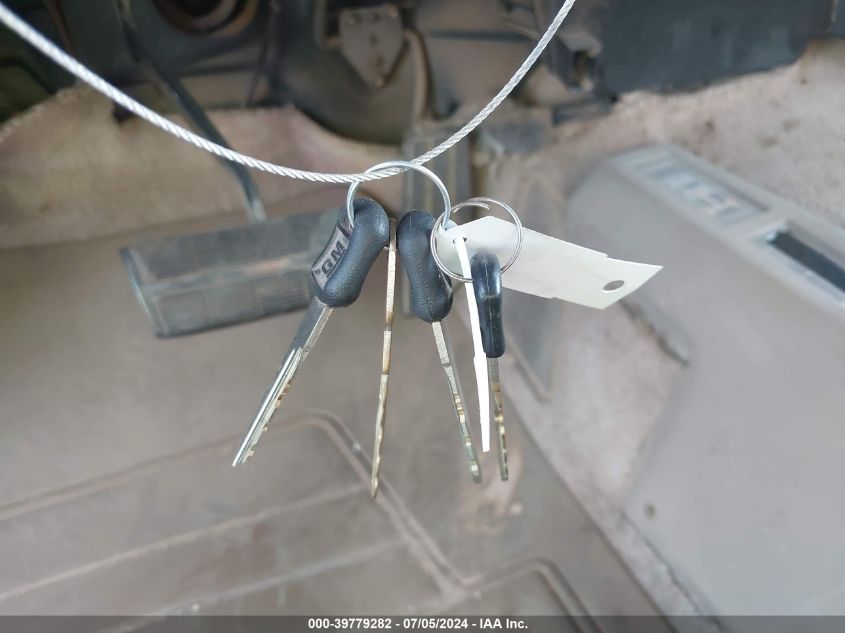 1996 GMC Suburban K2500 VIN: 3GKGK26J8TG505048 Lot: 39779282