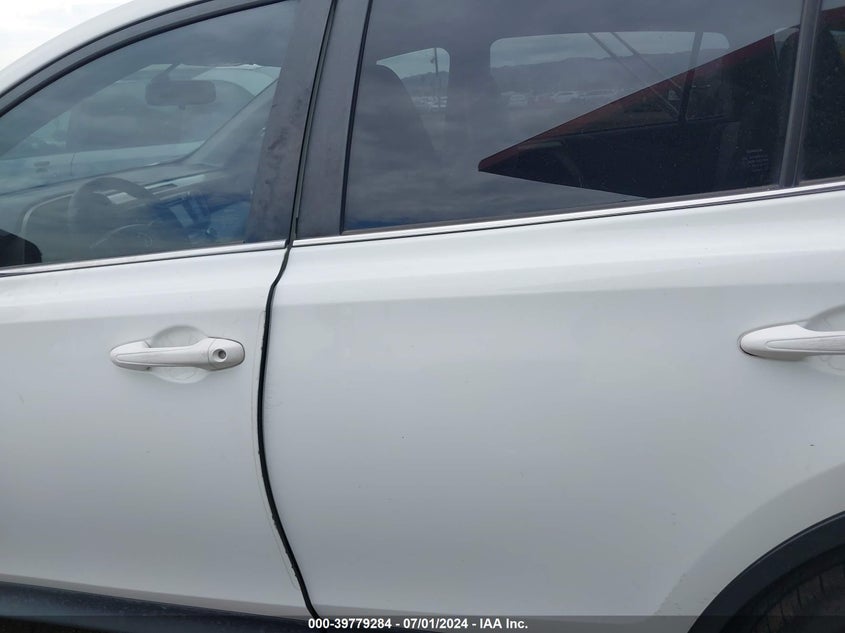 2015 TOYOTA RAV4 XLE - JTMRFREV0FJ035851