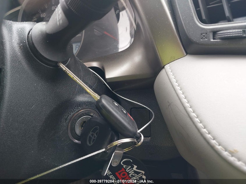 2015 TOYOTA RAV4 XLE - JTMRFREV0FJ035851