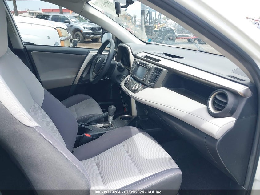 2015 TOYOTA RAV4 XLE - JTMRFREV0FJ035851