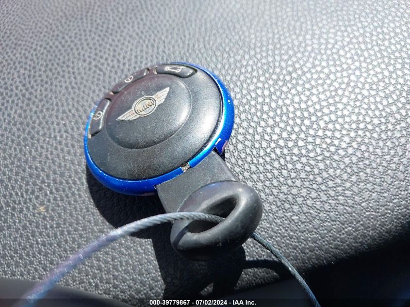 2009 Mini Cooper VIN: WMWMF33589TW70865 Lot: 39779867