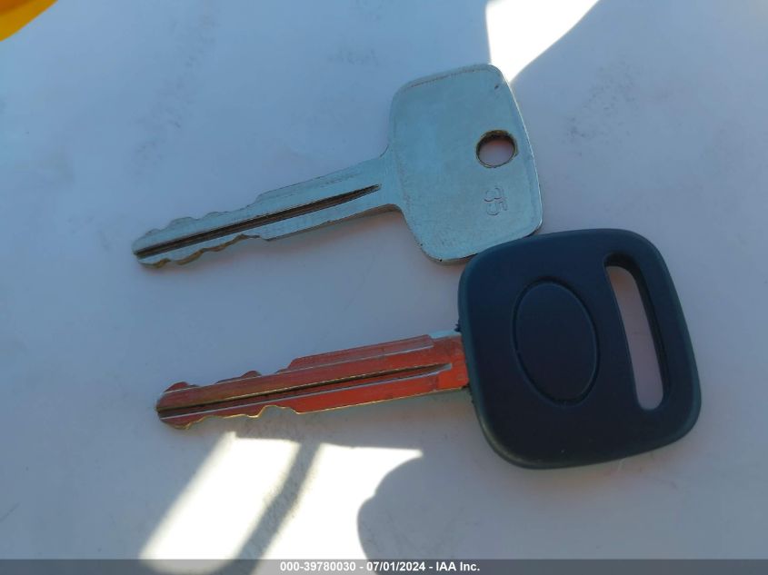 2000 Toyota Camry Le VIN: JT2BG22K0Y0449133 Lot: 39780030