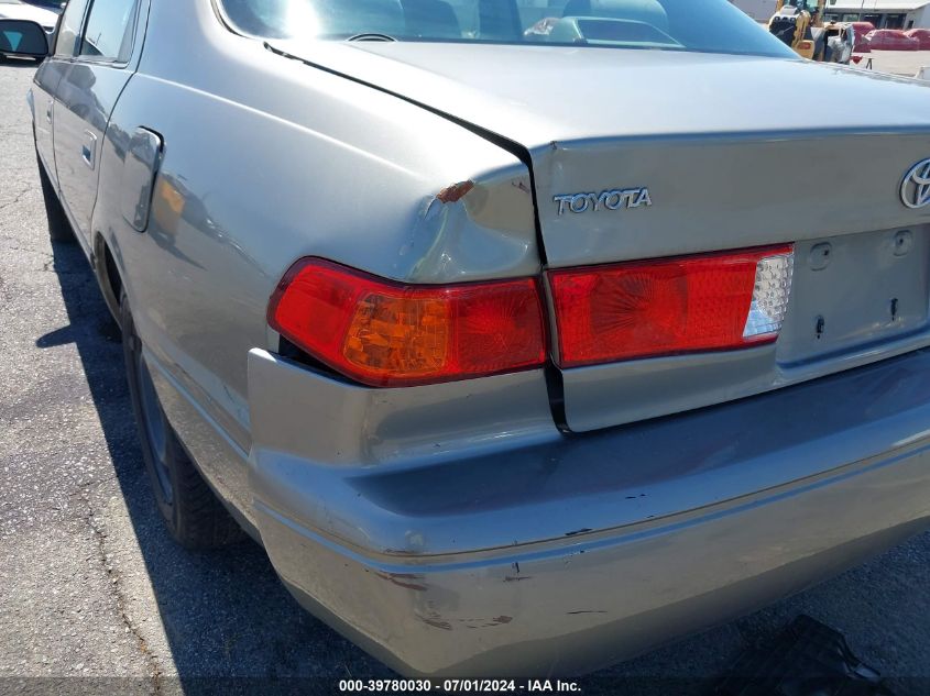 2000 Toyota Camry Le VIN: JT2BG22K0Y0449133 Lot: 39780030