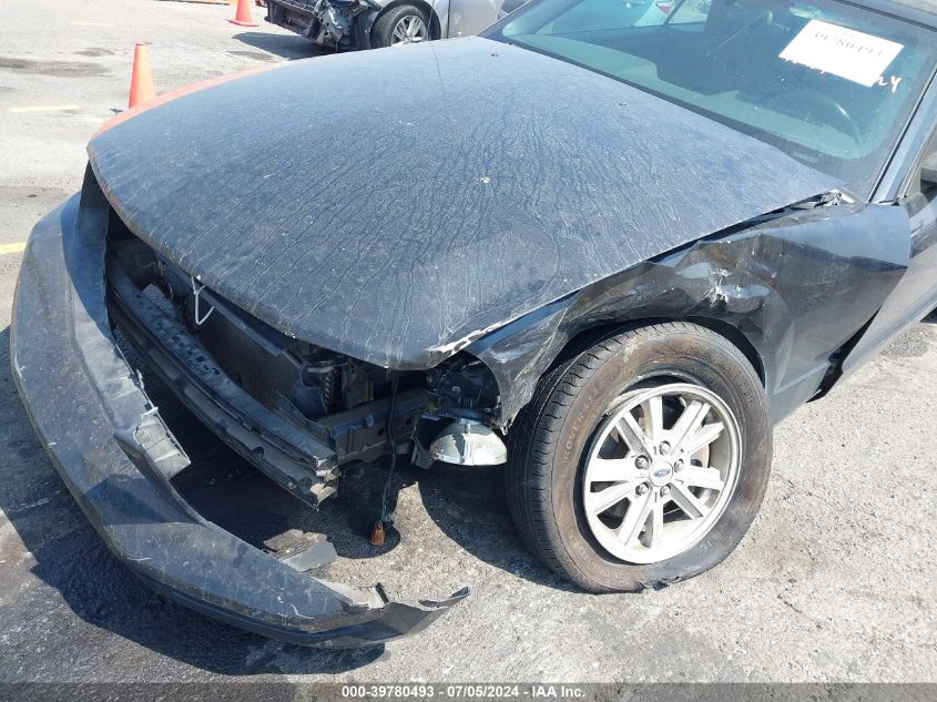 2007 Ford Mustang V6 Deluxe/V6 Premium VIN: 1ZVFT84N475196489 Lot: 39780493