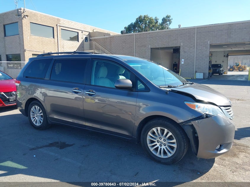 2013 Toyota Sienna Xle V6 8 Passenger VIN: 5TDYK3DC3DS360563 Lot: 39780643