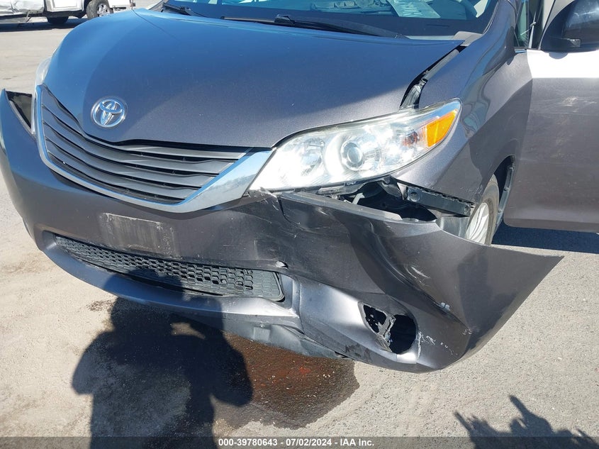 2013 Toyota Sienna Xle V6 8 Passenger VIN: 5TDYK3DC3DS360563 Lot: 39780643