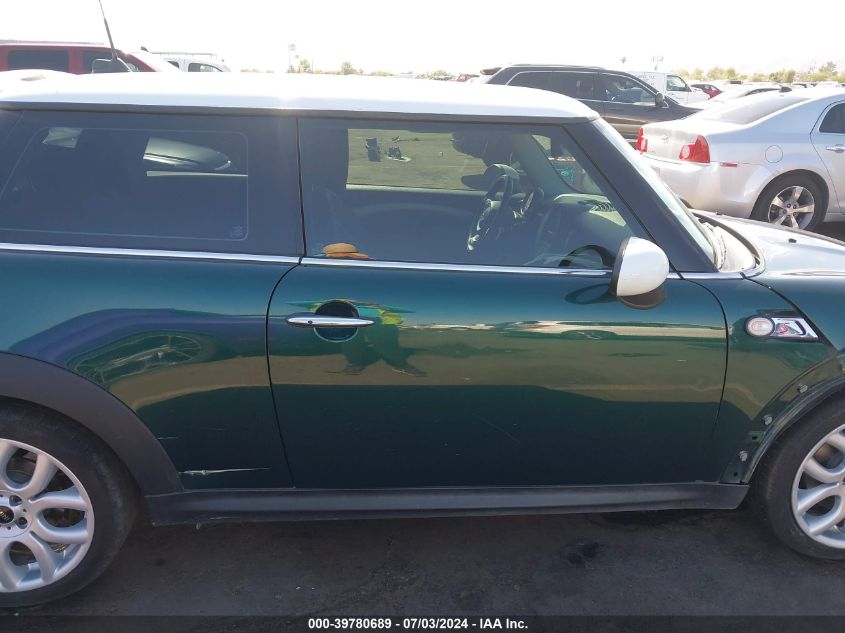 2009 Mini Cooper S VIN: WMWMF735X9TW82135 Lot: 39780689