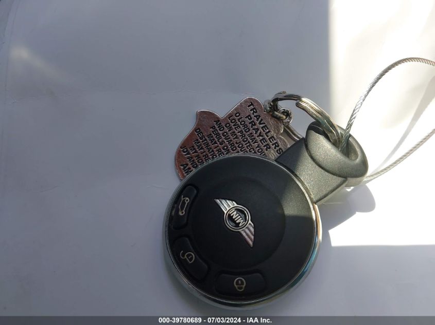 2009 Mini Cooper S VIN: WMWMF735X9TW82135 Lot: 39780689