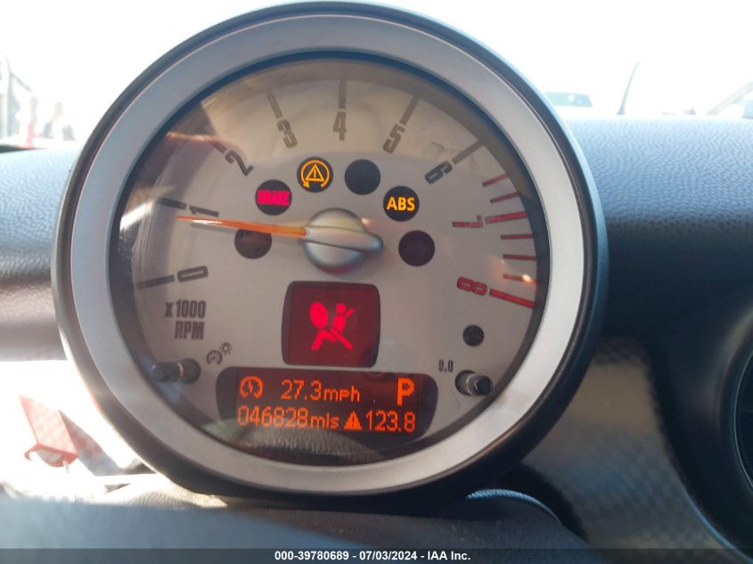 2009 Mini Cooper S VIN: WMWMF735X9TW82135 Lot: 39780689