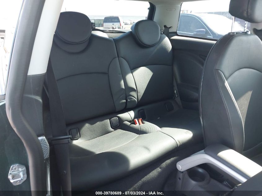 2009 Mini Cooper S VIN: WMWMF735X9TW82135 Lot: 39780689