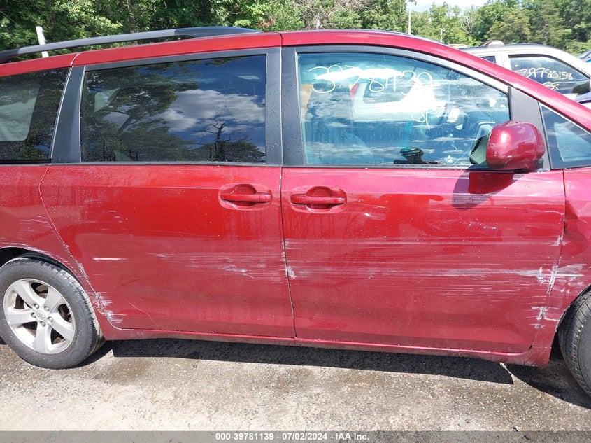 2017 Toyota Sienna Le 8 Passenger VIN: 5TDKZ3DC5HS848758 Lot: 39781139