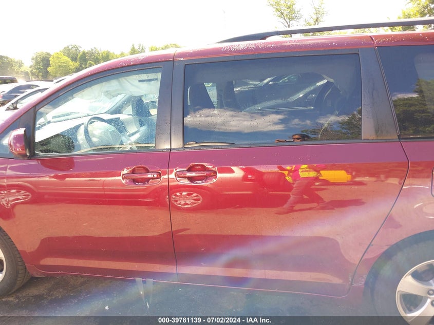 2017 Toyota Sienna Le 8 Passenger VIN: 5TDKZ3DC5HS848758 Lot: 39781139