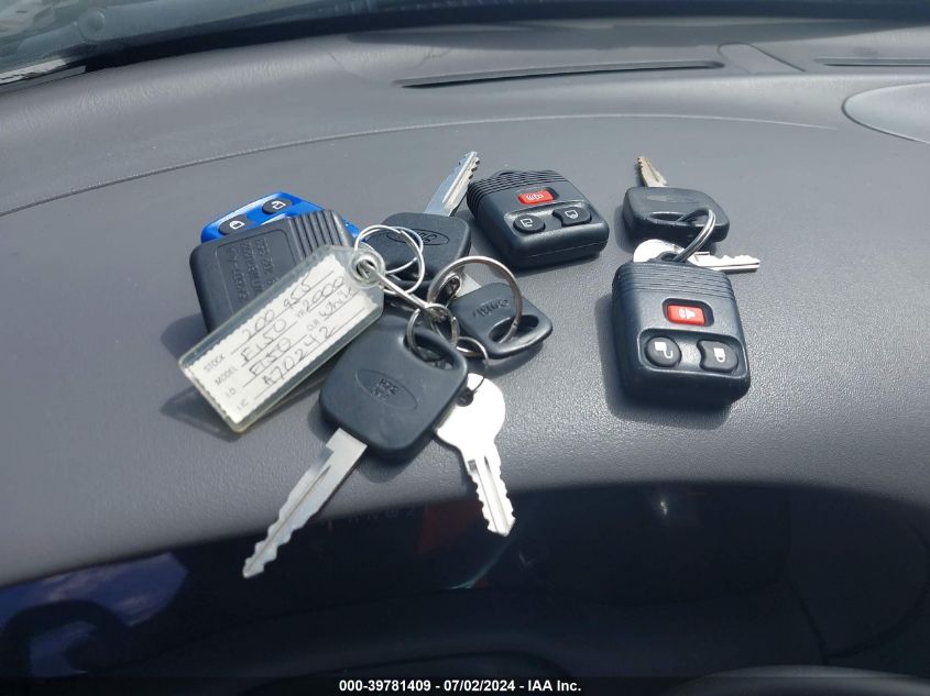 2000 Ford F-150 Lariat/Xl/Xlt VIN: 1FTRX08L7YKA70242 Lot: 39781409