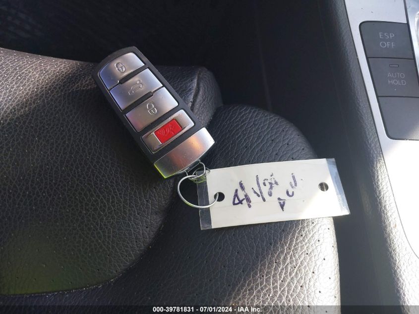 2010 Volkswagen Passat Komfort VIN: WVWJK7AN9AE135029 Lot: 39781831