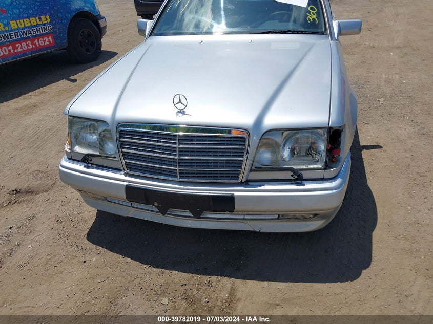 1995 Mercedes-Benz E 320 Base/320 Special VIN: WDBEA32E8SC201013 Lot: 39782019