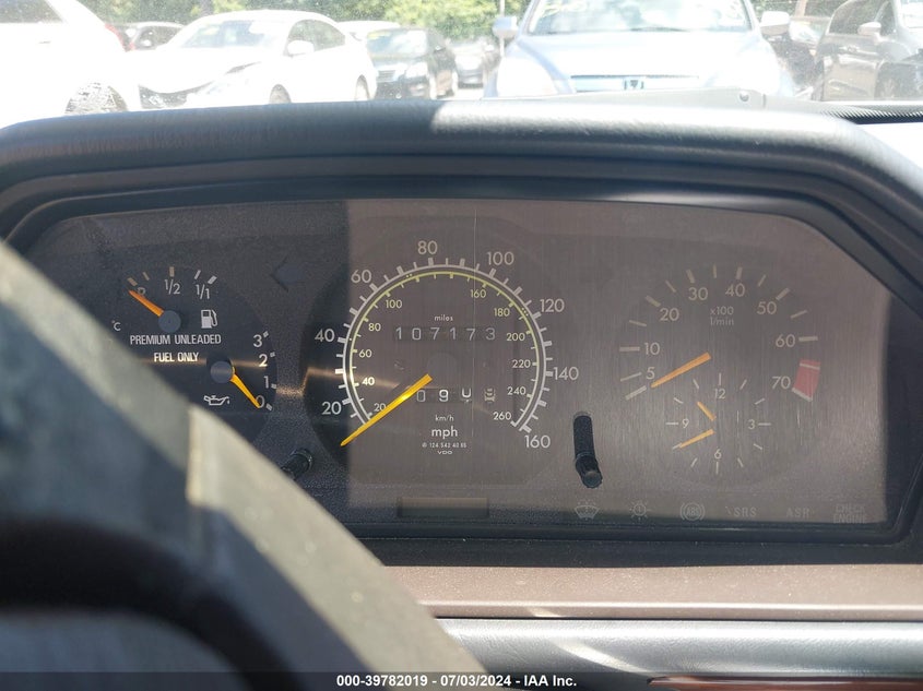 1995 Mercedes-Benz E 320 Base/320 Special VIN: WDBEA32E8SC201013 Lot: 39782019