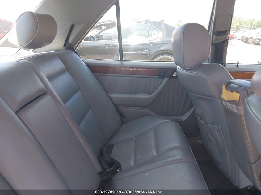 1995 Mercedes-Benz E 320 Base/320 Special VIN: WDBEA32E8SC201013 Lot: 39782019