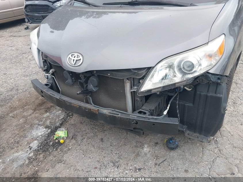 2012 Toyota Sienna Xle V6 8 Passenger VIN: 5TDYK3DC9CS275919 Lot: 39782427