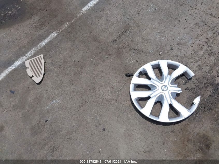 2015 Nissan Rogue S VIN: KNMAT2MT8FP588631 Lot: 39782548