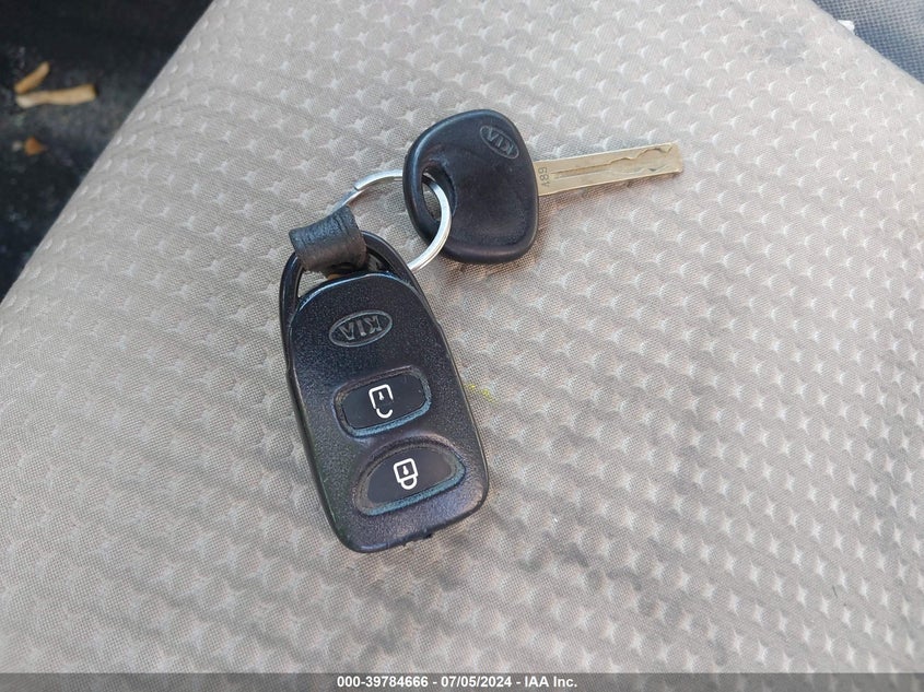 2011 Kia Sorento Lx VIN: 5XYKT3A13BG139044 Lot: 39784666