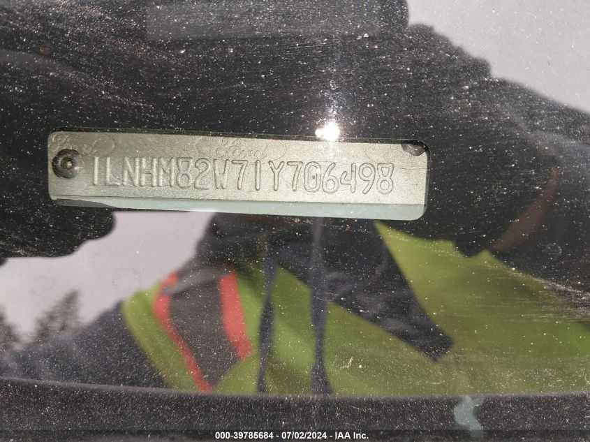 2001 Lincoln Town Car Signature VIN: 1LNHM82W71Y706498 Lot: 39785684