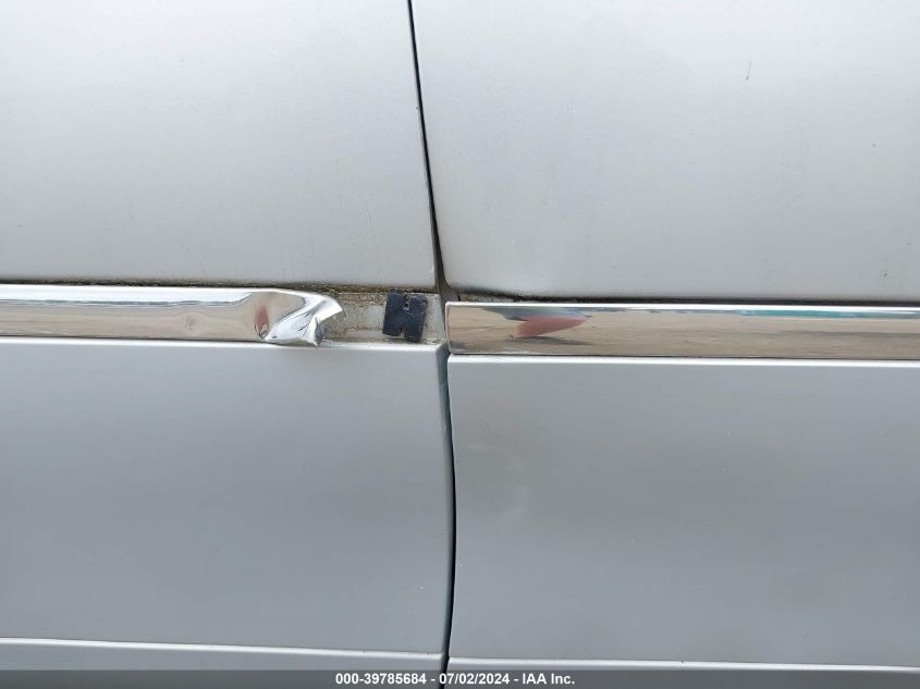 2001 Lincoln Town Car Signature VIN: 1LNHM82W71Y706498 Lot: 39785684