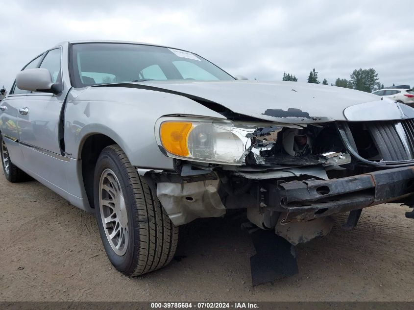 2001 Lincoln Town Car Signature VIN: 1LNHM82W71Y706498 Lot: 39785684