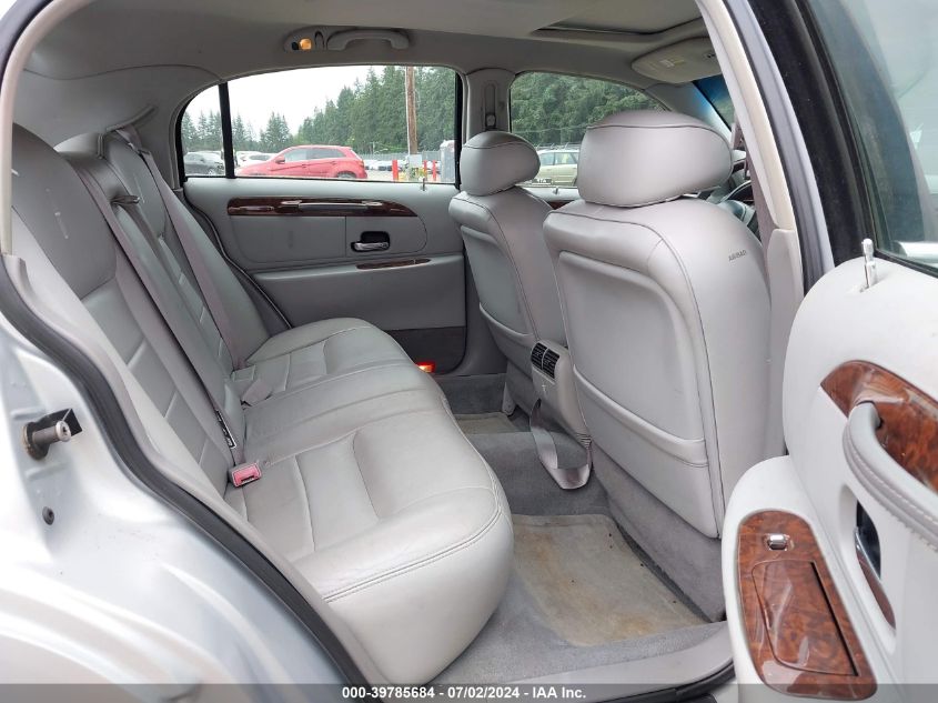 2001 Lincoln Town Car Signature VIN: 1LNHM82W71Y706498 Lot: 39785684