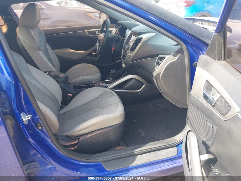 2012 Hyundai Veloster VIN: KMHTC6AD6CU072323 Lot: 39785957