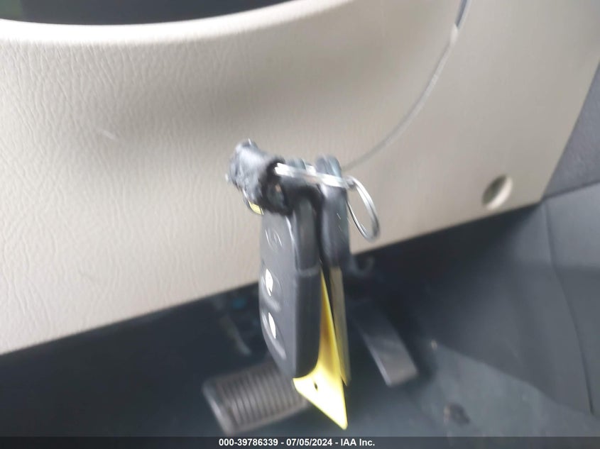 2011 Kia Sorento Lx VIN: 5XYKT3A11BG045521 Lot: 39786339