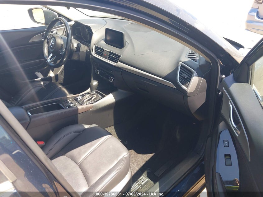 2018 MAZDA MAZDA3 TOURING - 3MZBN1V37JM190281