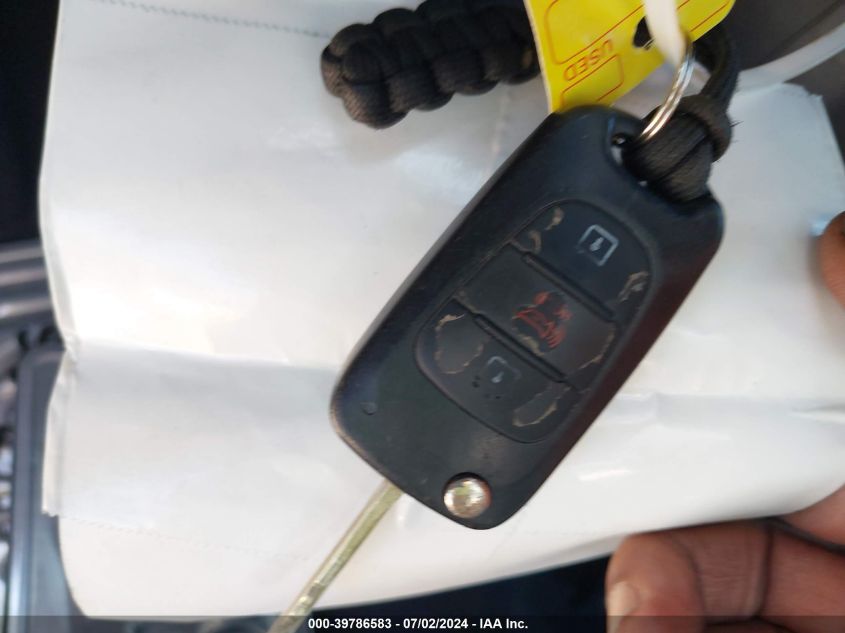 2011 Kia Soul + VIN: KNDJT2A23B7212778 Lot: 39786583