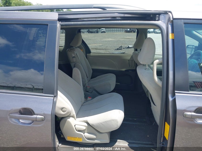 2011 Toyota Sienna Le V6 VIN: 5TDKK3DC3BS039058 Lot: 39786653