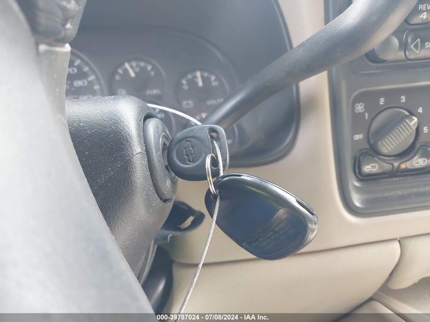 2002 Chevrolet Silverado 1500 Ls VIN: 2GCEK19T121182124 Lot: 39787024