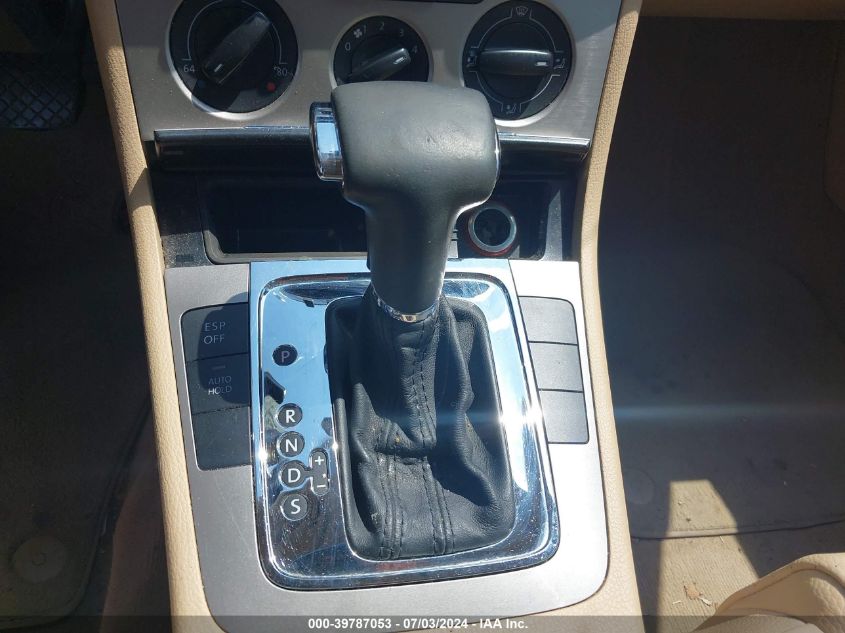 2008 Volkswagen Passat Komfort VIN: WVWAK73C78E129123 Lot: 39787053