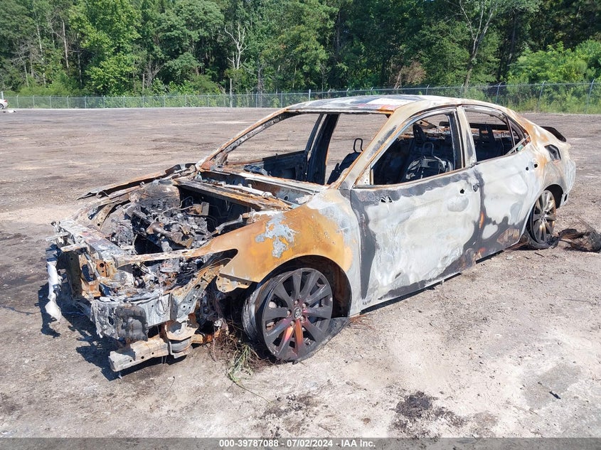 VIN 4T1B11HK1JU623490 2018 TOYOTA CAMRY LE